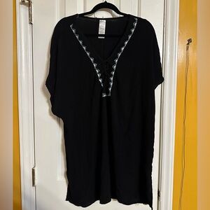 Time and Tru Black Tunic with Geometric Trim